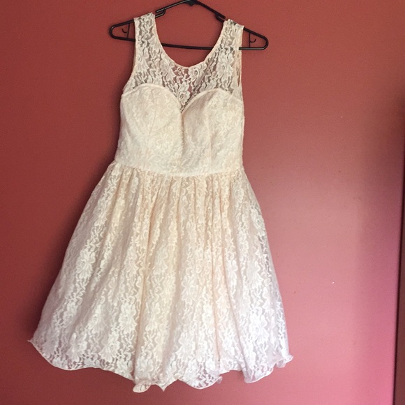 Lacy dress! So super cute! - Picture 2 of 7